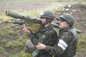 Một súng phóng tên lửa phòng không vác vai thuộc dòng Igla. Ảnh: MILITARY REVIEW