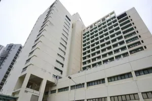 Một cậu bé chín tuổi đã tử vong sau khi rơi xuống đất từ tầng 15 của khu căn hộ ở Hong Kong vào sáng ngày 1-3.