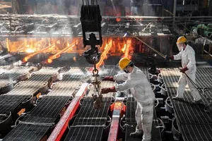 Ảnh minh họa - Bên trong một nhà máy kim loại ở Trung Quốc. Ảnh: AFP