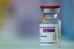 Lọ vaccine ngừa COVID-19 do đại học Oxford (Anh) kết hợp phát triển cùng hãng dược AstraZeneca.