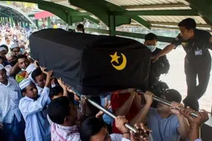 Đám tang của ông Khin Maung Latt được tổ chức ở huyện Pabedan, TP Yangon ngày 7-3. Ảnh: REUTERS 