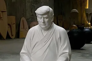 Bức tượng ông Trump đang gây sốt tại Trung Quốc. Ảnh: Sina Weibo