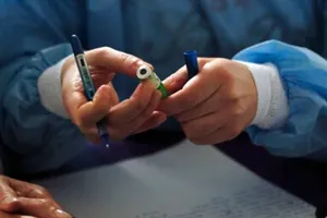 Không có bằng chứng vaccine AstraZeneca liên hệ trường hợp mắc bệnh máu đông tại Áo. Ảnh: REUTERS