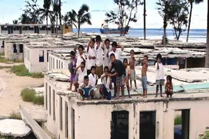 Trẻ em trong trại tị nạn ở đảo Nauru. Ảnh: AFP