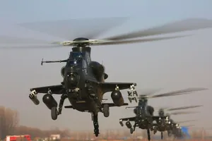 Một nhóm máy bay trực thăng tấn công WZ-10 của Trung Quốc hồi tháng 12-2017. Ảnh: CHINAMIL