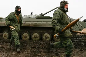 Ảnh minh họa - Một nhóm dân quân ở Cộng hòa Nhân dân Donetsk tự xưng diễn tập hồi đầu năm 2020. Ảnh: EPA/EFE