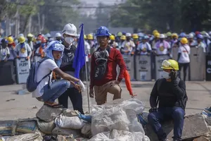 Biểu tình phản đối chính biến tại thành phố Yangon, Myanmar. Ảnh: AP
