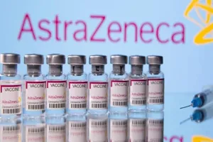 Các lọ vaccine của hãng dược AstraZeneca. Ảnh: REUTERS