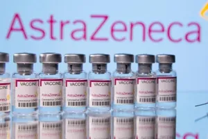 Vaccine ngừa COVID-19 của hãng AstraZeneca. Ảnh: REUTERS