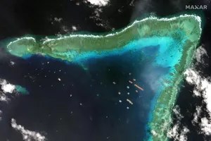 Hình ảnh vệ tinh chụp các tàu Trung Quốc tại khu vực Đá Ba Đầu hôm 23-3. Ảnh: MAXAR TECHNOLOGIES