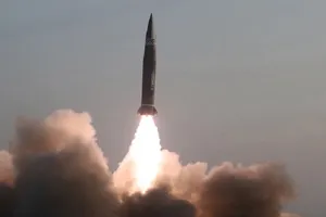 Triều Tiên thử tên lửa đạn đạo chiến thuật tầm ngắn hôm 25-3. Ảnh: REUTERS/KCNA