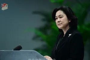 Người phát ngôn Bộ Ngoại giao Trung Quốc Hoa Xuân Oánh trong cuộc họp báo ngày 31-3. Ảnh: BỘ NGOẠI GIAO TRUNG QUỐC