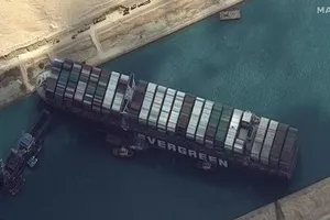 Hiện tượng tự nhiên giúp giải cứu con tàu Ever Given. Ảnh: MAXAR