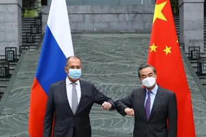 Nga không có ý định cùng Trung Quốc lập khối quân sự đối trọng với NATO. Ảnh: AFP