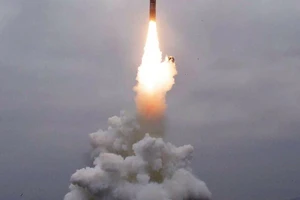 Tên lửa đạn đạo phóng từ tàu ngầm của Triều Tiên. Ảnh: AFP