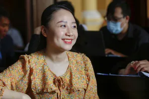 Hình ảnh mới nhất của nữ tiếp viên hàng không tại tòa