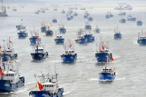 Tàu đánh cá Trung Quốc ra khơi từ TP. Chu Sơn thuộc tỉnh Chiết Giang. Ảnh: SCMP