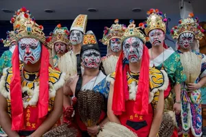 Những người đàn ông Đài Loan hóa trang thành "Tám vị tướng". Ảnh: TAIWAN NEWS