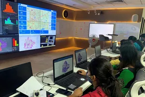 Văn phòng một công ty công nghệ thông tin ở Ấn Độ vẫn duy trì hoạt động giữa đại dịch COVID-19. Ảnh: REUTERS