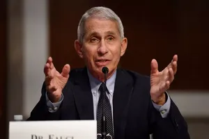 Giám đốc Viện Dị ứng và bệnh truyền nhiễm Mỹ - TS Anthony Fauci trong một phiên điều trần trước Thượng viện Mỹ hồi tháng 6-2020. Ảnh: REUTERS