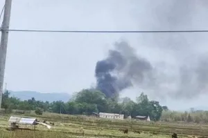 Nhóm nổi dậy Myanmar bắn hạ trực thăng quân sự. Ảnh: MIZZIMADAILY