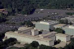 Bên ngoài trụ sở Cơ quan Tình báo Trung ương (CIA) ở phía bắc bang Virginia, Mỹ.