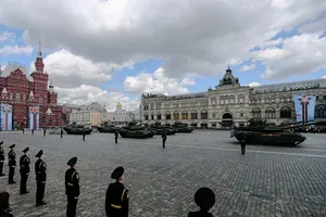 Buổi tổng duyệt ngày 7-5 chuẩn bị cho lễ duyệt binh nhân ngày Chiến thắng năm 2021. Ảnh: TÂN HOA XÃ