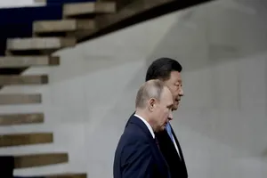 Tổng thống Nga Vladimir Putin và Chủ tịch Trung Quốc Tập Cận Bình đi dạo tại cung điện Itamaraty ở Brasilia, Brazil, ngày 14-11-2019.