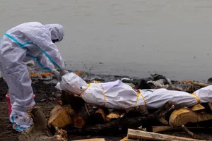 Reuters: Các thi thể bị thả sông Hằng là nạn nhân của COVID-19. Ảnh: REUTERS