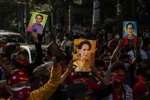 Biểu tình phản đối chính biến Myanmar bên ngoài Đại sứ quán Myanmar tại Thái Lan. Ảnh: ANI 