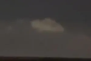 Một vật thể bay không xác định có hình dáng như “phi thuyền" và kích thước “lớn hơn máy bay và gần như trong suốt" xuất hiện trên bầu trời Đài Loan.