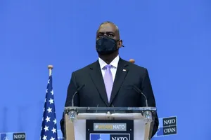 Bộ trưởng Quốc phòng Mỹ Lloyd Austin có mặt trong cuộc họp báo chung với Ngoại trưởng Mỹ Antony Blinken tại Brussels, Bỉ ngày 14-4.