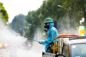 Cận cảnh binh đoàn phun hóa chất diệt khuẩn tại Gò Vấp