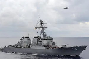 Tàu khu trục mang tên lửa dẫn đường lớp Arleigh Burke USS Curtis Wilbur của Mỹ. Ảnh: REUTERS