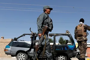 Ảnh minh họa - HIện trường một vụ đánh bom xe ở thủ đô Kabul (Afghanistan) hôm 3-6. Ảnh: REUTERS