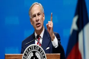 Thống đốc bang Texas Greg Abbott. Ảnh: AP