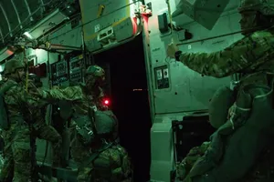 Binh sĩ NATO tham gia đợt diễn tập nhảy dù chiến lược Swift Response 21 ở hạt Jarva, Estonia, hồi tháng 5. Ảnh: AFP 