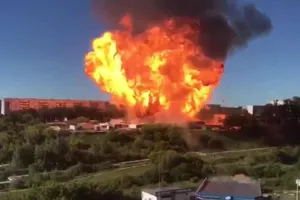 Nhiều vụ nổ lớn đã xảy ra tại một trạm xăng ở thành phố TP Novosibirsk, vùng Siberia, Nga sau khi một ngọn lửa bùng lên.