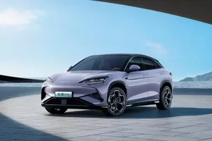 BYD ra mắt mẫu SUV điện nhiều công nghệ mới, giá 650 triệu đồng cạnh tranh Tesla