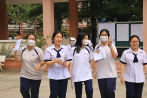 Đề Văn ra Vợ nhặt, thí sinh 'bơi' theo Tràng 