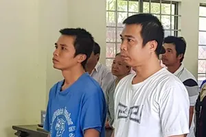 Tòa hoãn xử vì hội thẩm nhân dân bận việc đột xuất