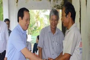 Chủ tịch Hậu Giang thăm gia đình nạn nhân tai nạn giao thông