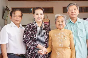 Chủ tịch Quốc hội dự ngày hội Đại đoàn kết ở Trà Vinh