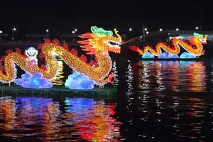 Về Tây Đô thưởng lãm đêm hoa đăng Ninh Kiều