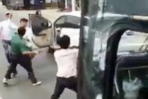 Va chạm giao thông, chém tài xế bị thương