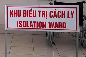 Thêm 2 người cùng bay với bệnh nhân thứ 17 âm tính COVID-19