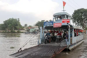 Cần Thơ: Đò ngang được hoạt động, du thuyền chờ thông báo mới