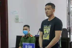 Bác kháng cáo của bị cáo hành hung cả gia đình bị hại