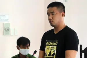 Gia đình bị hại và bị cáo hăm he nhau tại tòa