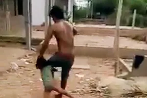 Công an điều tra clip cha đánh con 6 tuổi dã man ở Sóc Trăng